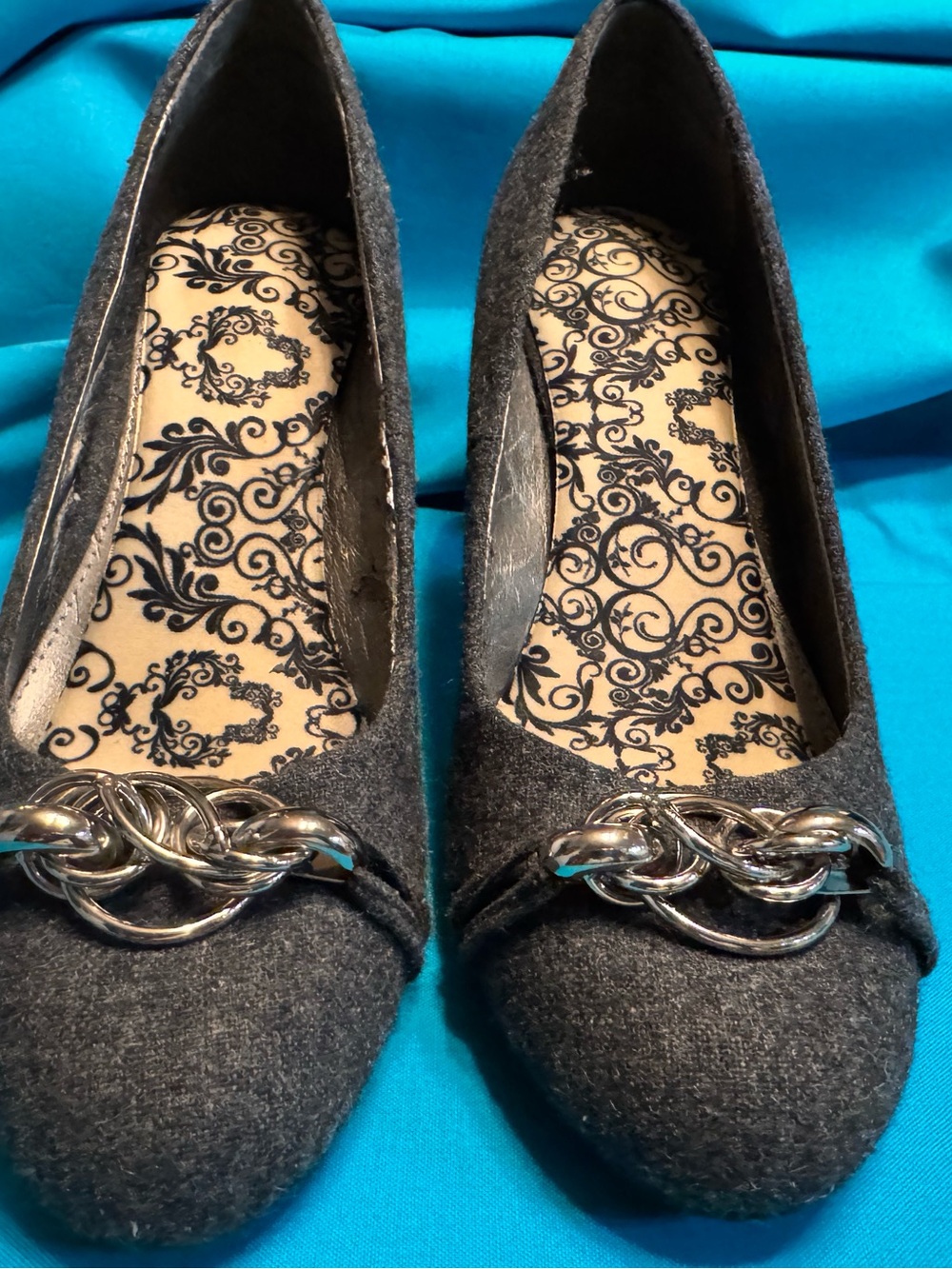 Liz Claiborne Gray Wool Ballet Flats with Silver Chain Accent